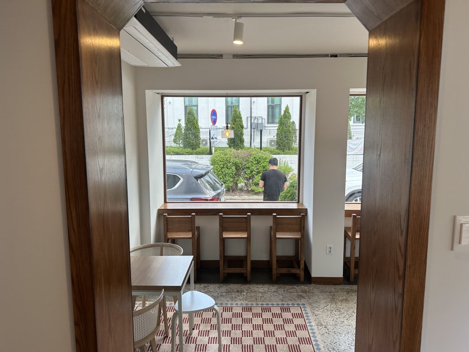 경기 카페 인테리어 업체 선정, 평수별 효율적인 주방 동선 구성 방법 사진 8
